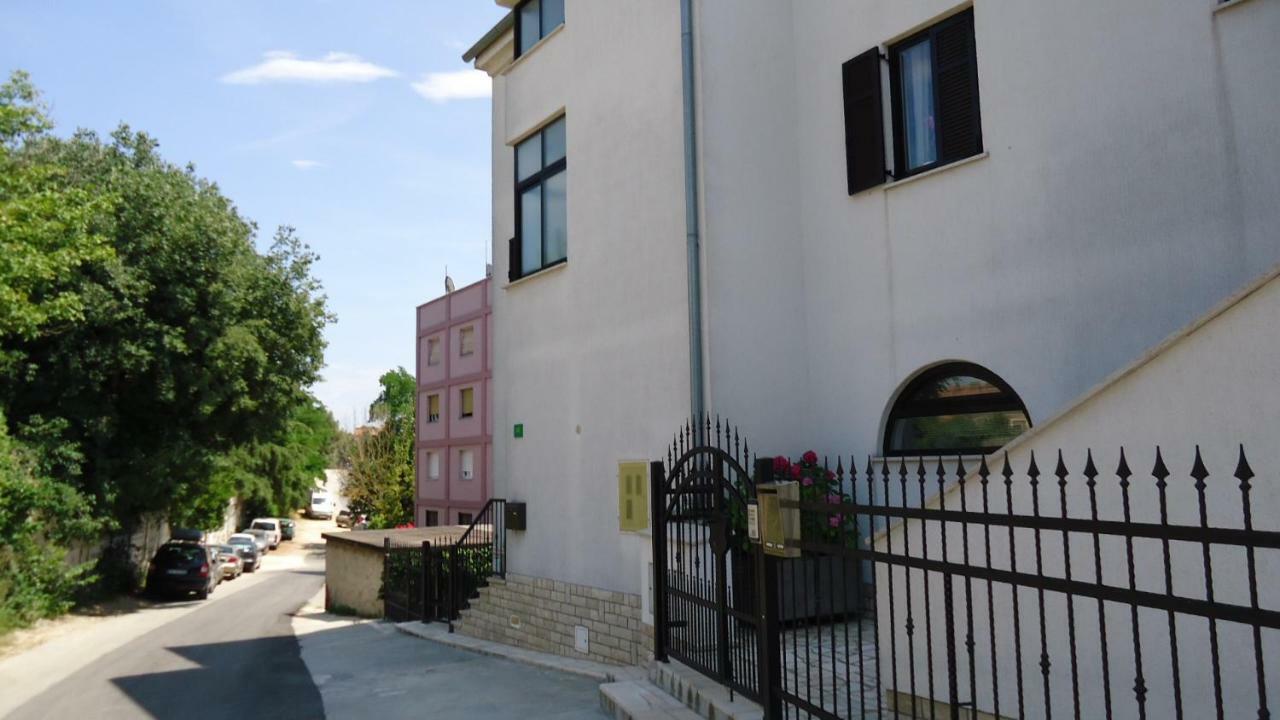 Apartments Ruzica Pula Buitenkant foto